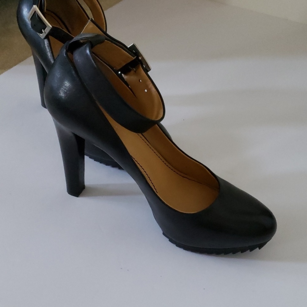Shoes - Picture 2 of 3